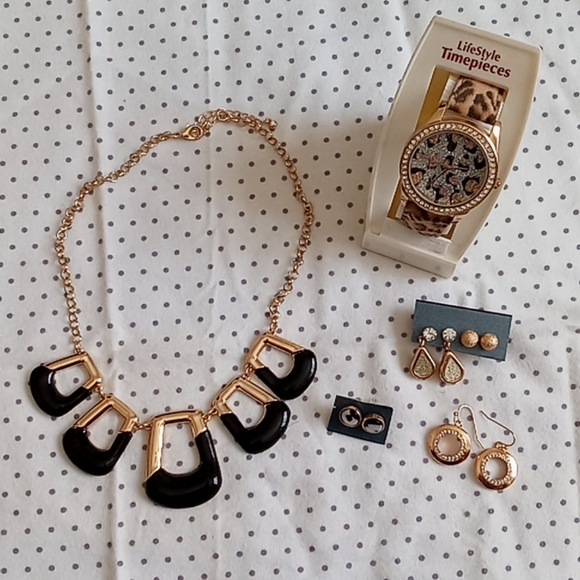 Fashion Jewelry Jewelry - NWOT Gold Tone Jewelry Bundle